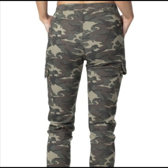Almost Famous Camo Cargo Joggers NWT - Picture 2 of 2